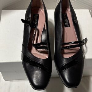 Beautifeel kitten heel leather upper/ lining Mary Jane. EUC